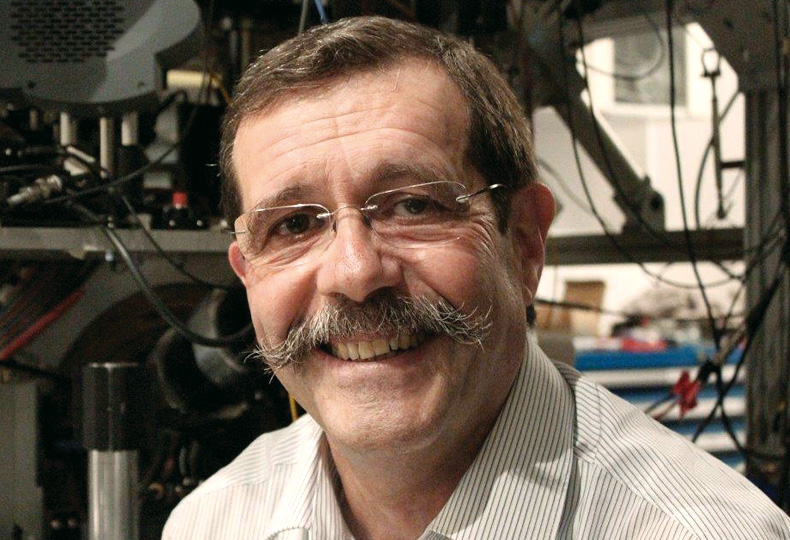 Alan Aspect, un fisician miègjornal amb lo prèmi Nobèl
