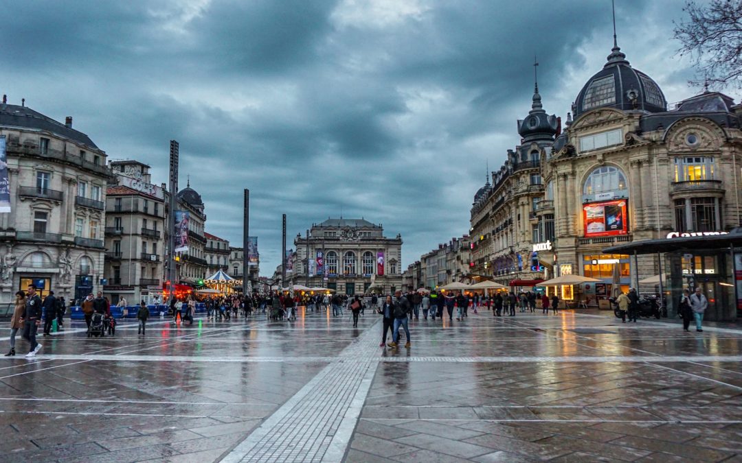 Cal dire « MONTPELLIER » o « MONTPÈLLIER » ?
